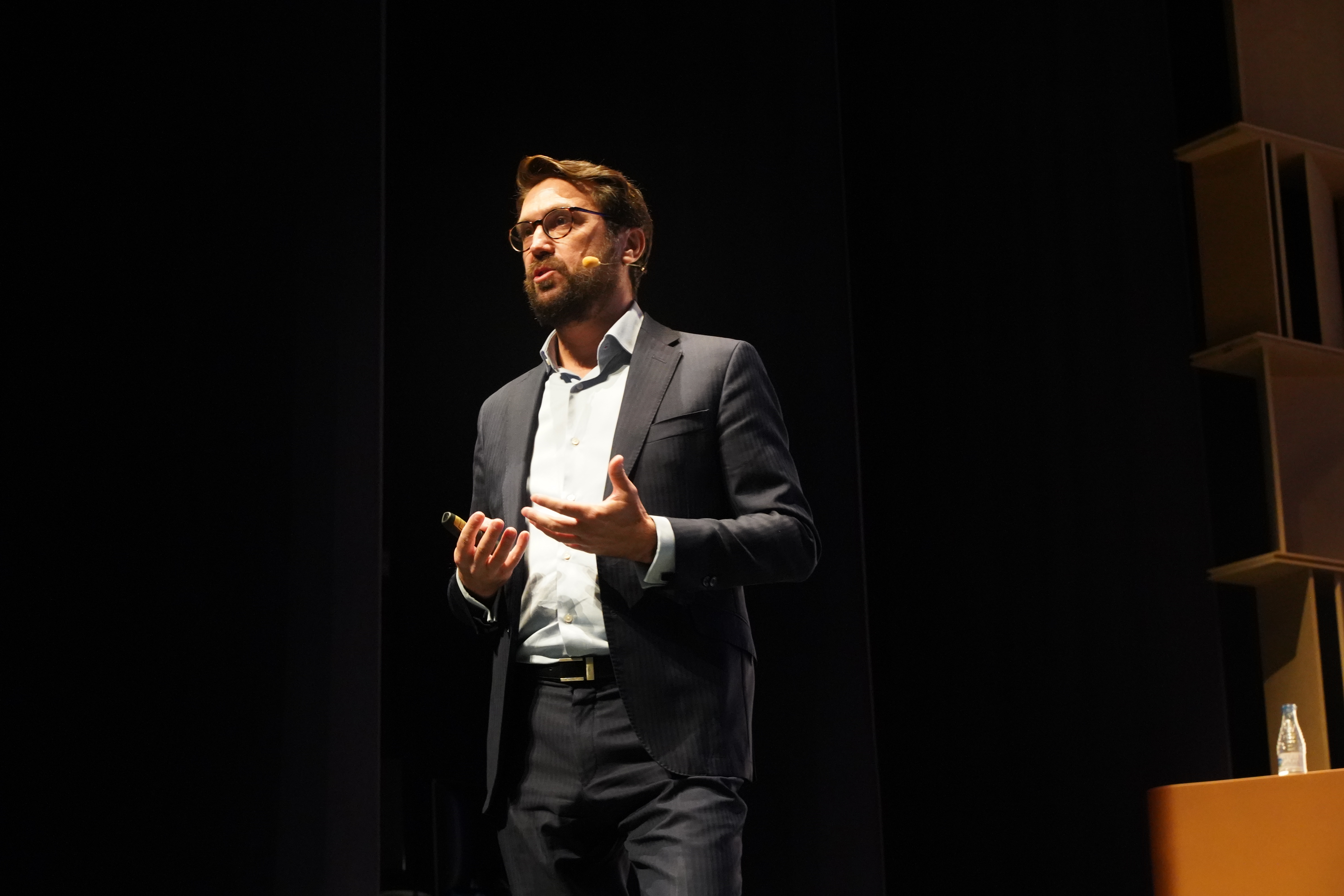 Óscar de la Torre en escenario